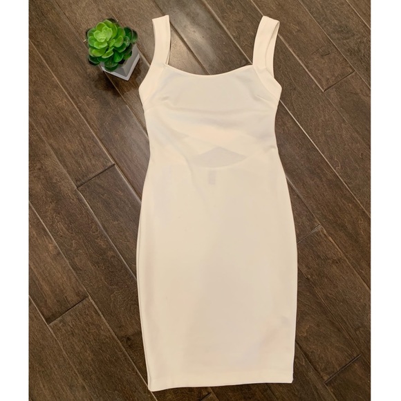 Windsor backless bodycon dress - Picture 2 of 5